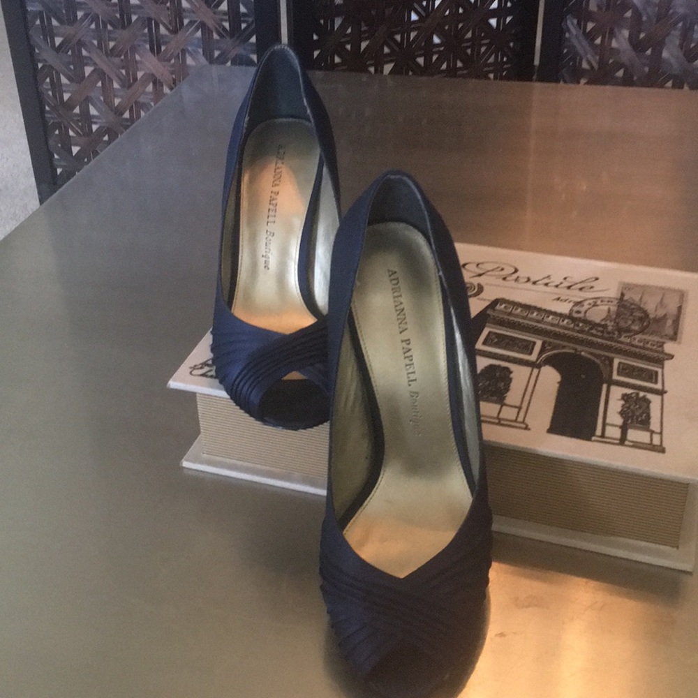 Navy Size 8.5 - Picture 8 of 8